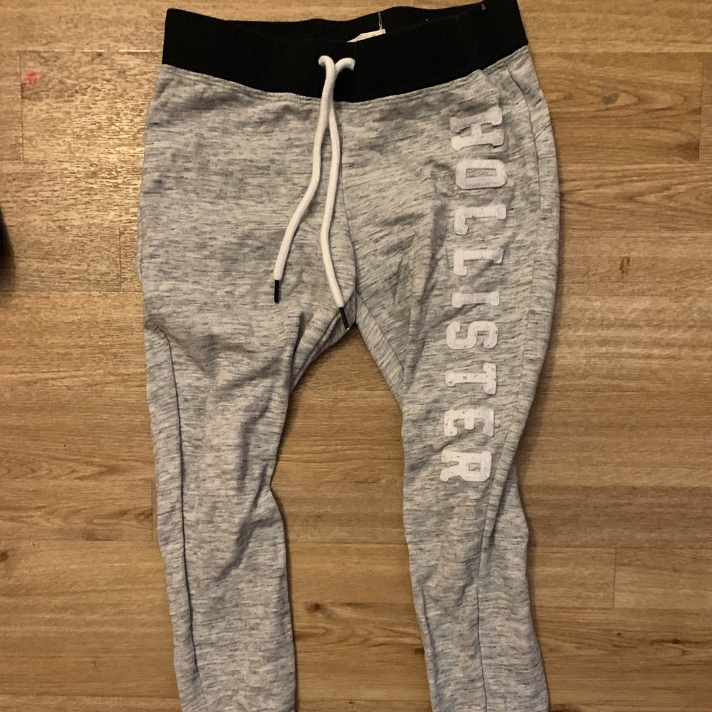 GREY JOGGERS